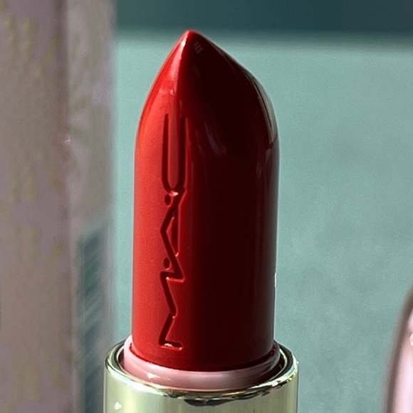 MAC Put A Bow On It Lustreglass Lipstick Bubbles & Bows - Picture 7 of 11